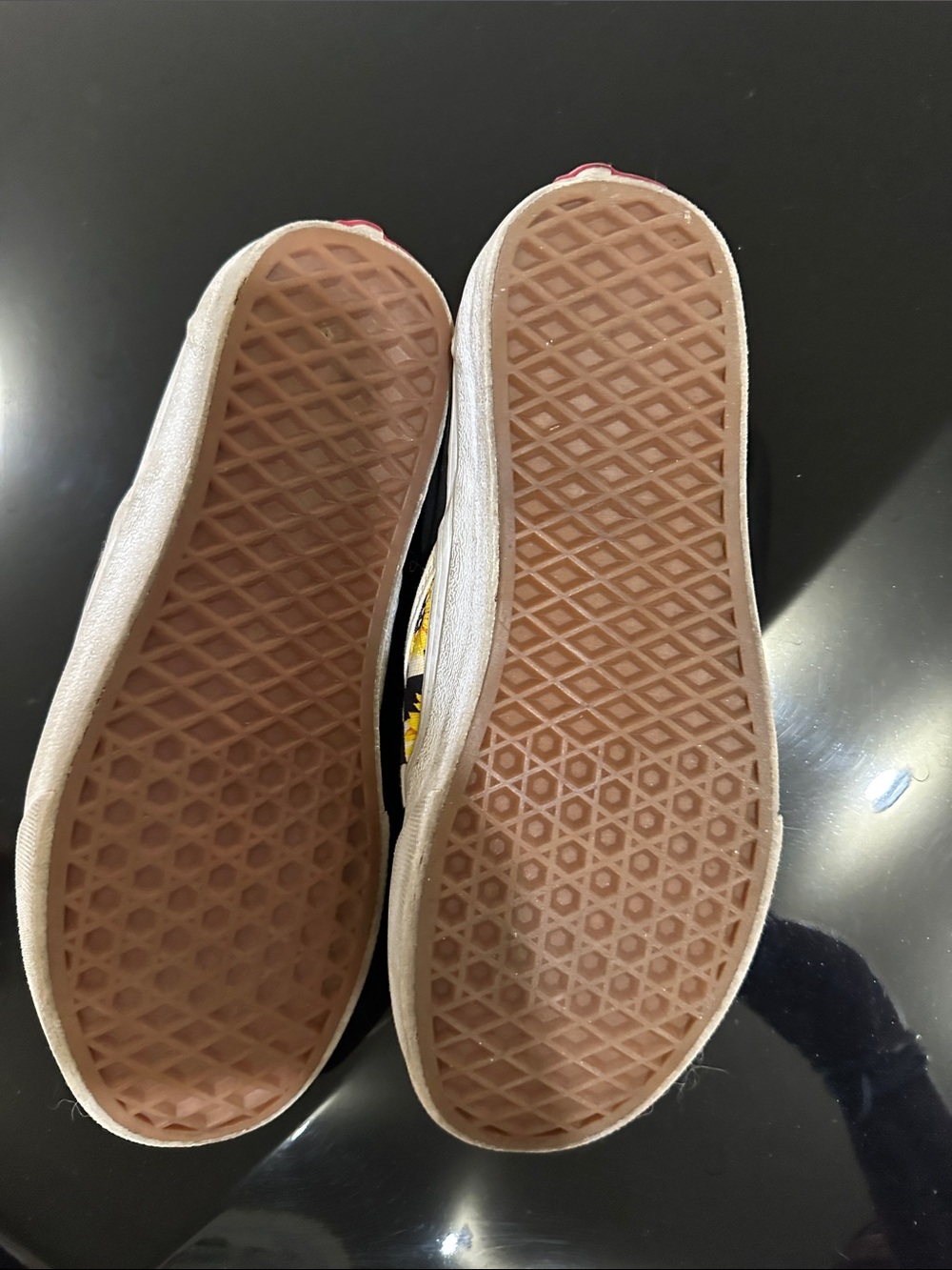 Vans Slip-On Sneakers - Black, Yellow & White Sunflower Check women’s 8. Men’s 6 - Picture 4 of 5